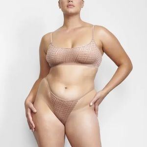 🧸✨ SKIMS Logo Velvet Set